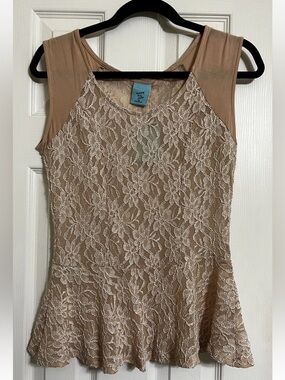 H. I. P. Happening in the Present Size M Beige Lace Peplum Top NEW TAG